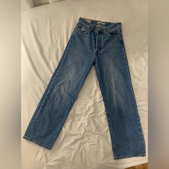 Levi’s Ribcage Straight Jeans - Picture 2 of 3